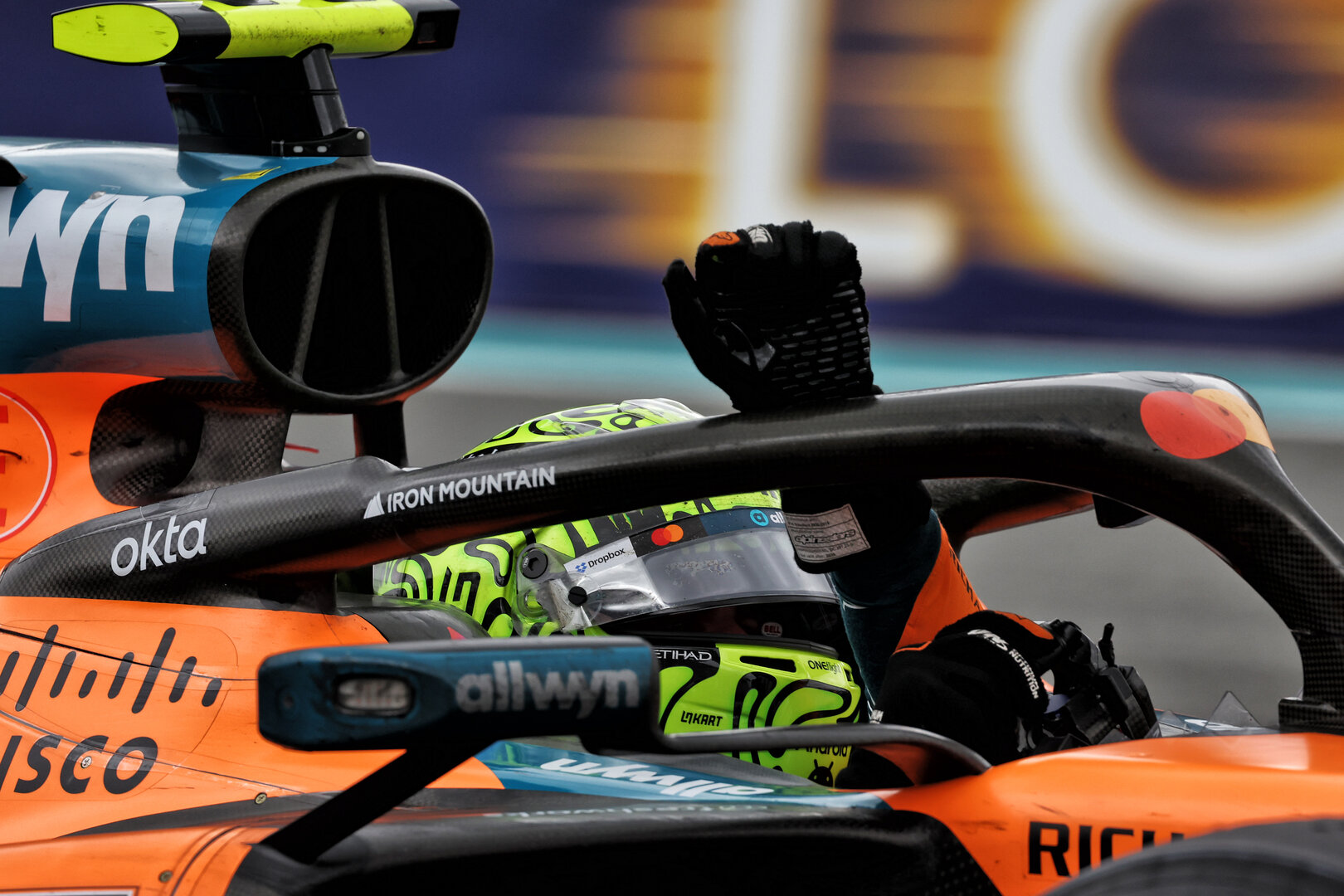 GP MIAMI, Lando Norris (GBR) McLaren F1 Team MCL40 celebrates his second position at the end of the race.
03.05.2026. Formula 1 World Championship, Rd 4, Miami Grand Prix, Miami, Florida, USA, Gara Day.
- www.xpbimages.com, EMail: requests@xpbimages.com © Copyright: Dunbar / XPB Images