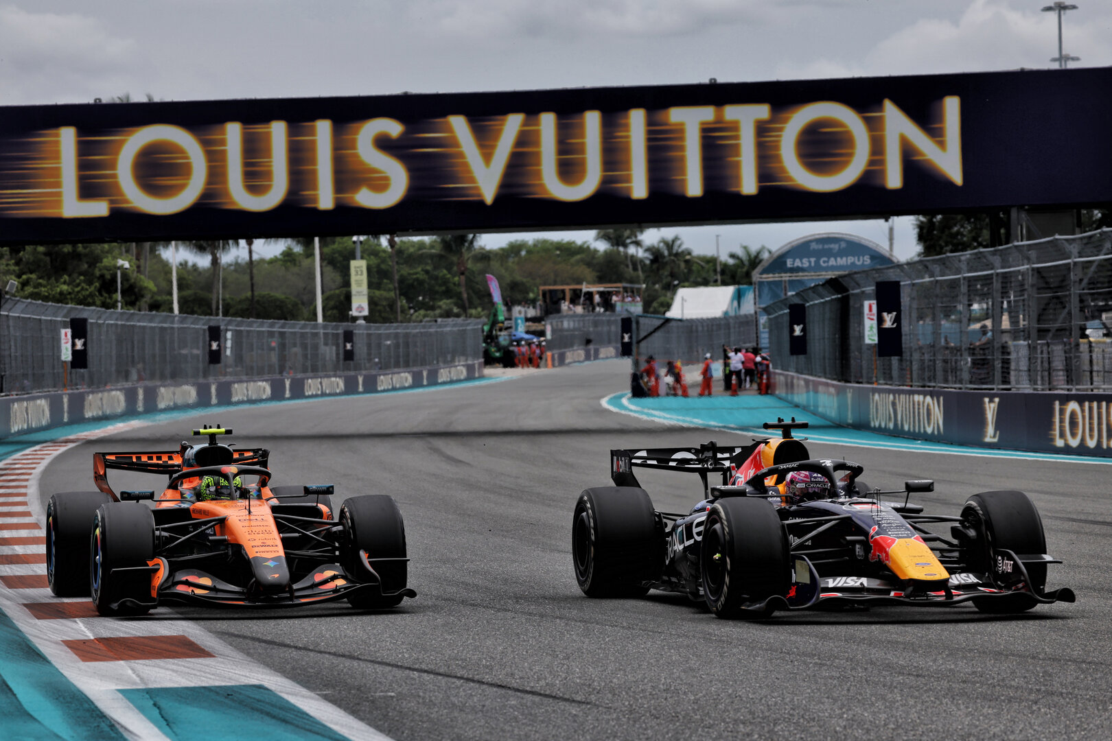 GP MIAMI, Lando Norris (GBR) McLaren F1 Team MCL40 e Max Verstappen (NLD) Red Bull Racing RB22 battle for position.
03.05.2026. Formula 1 World Championship, Rd 4, Miami Grand Prix, Miami, Florida, USA, Gara Day.
- www.xpbimages.com, EMail: requests@xpbimages.com © Copyright: Dunbar / XPB Images