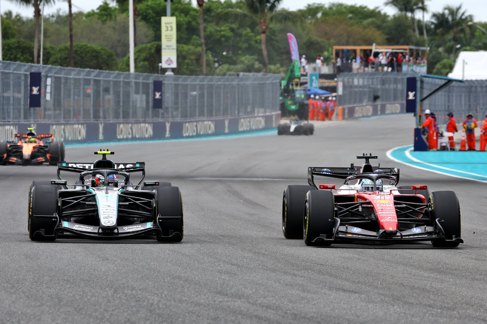GP MIAMI, Andrea Kimi Antonelli (ITA) Mercedes AMG Formula One Team W17 e Charles Leclerc (MON) Ferrari SF-26 battle for position.
03.05.2026. Formula 1 World Championship, Rd 4, Miami Grand Prix, Miami, Florida, USA, Gara Day.
- www.xpbimages.com, EMail: requests@xpbimages.com © Copyright: Dunbar / XPB Images