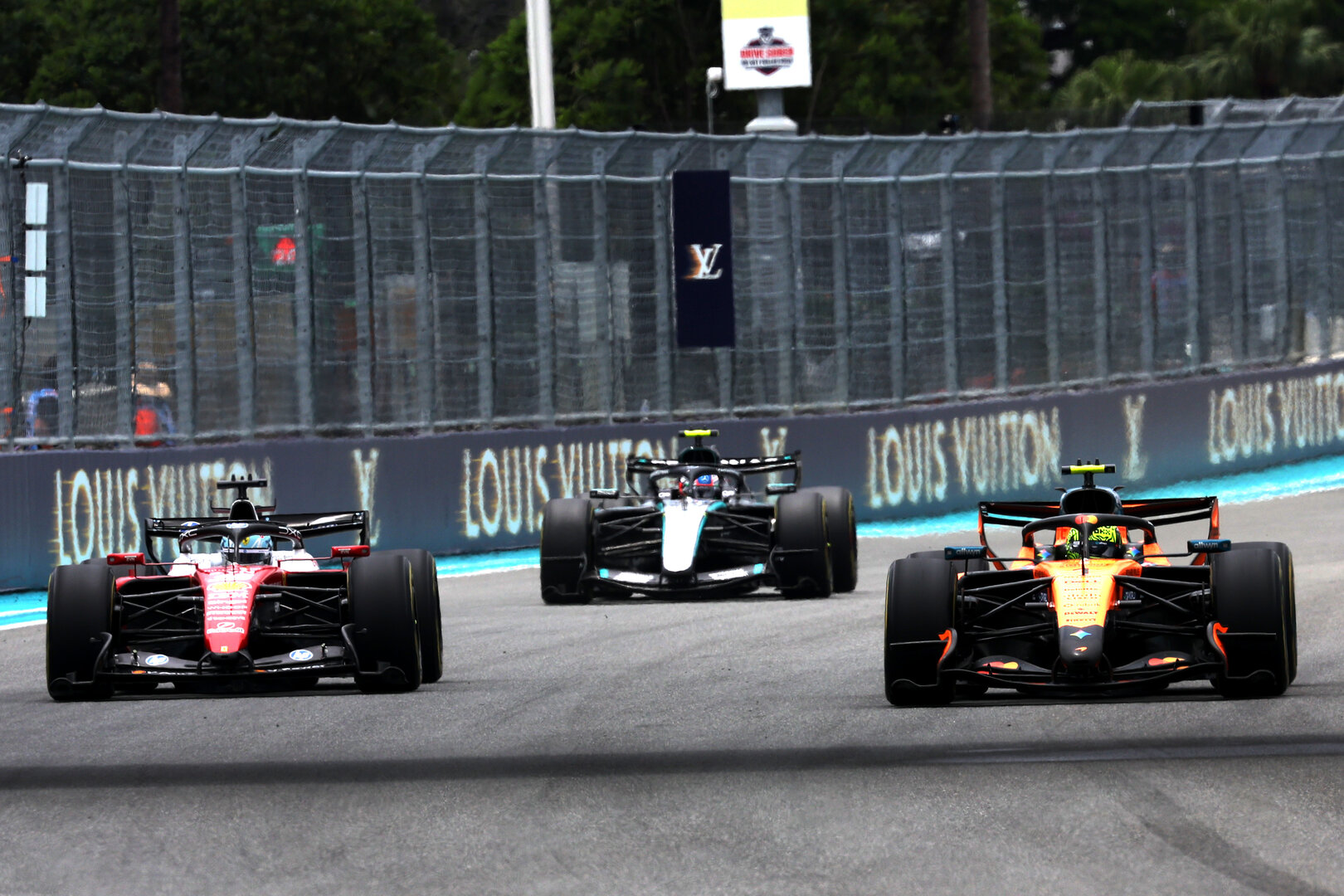 GP MIAMI, Charles Leclerc (MON) Ferrari SF-26 e Lando Norris (GBR) McLaren F1 Team MCL40 battle for position.
03.05.2026. Formula 1 World Championship, Rd 4, Miami Grand Prix, Miami, Florida, USA, Gara Day.
- www.xpbimages.com, EMail: requests@xpbimages.com © Copyright: Dunbar / XPB Images