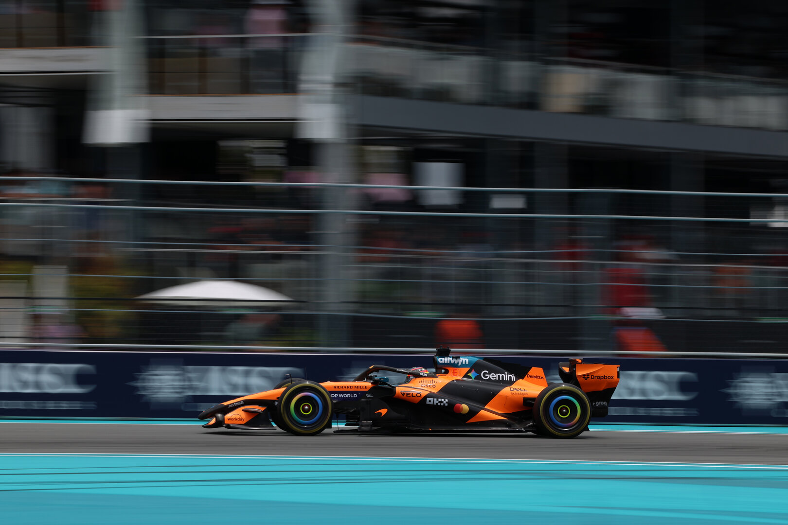 GP MIAMI, Oscar Piastri (AUS) McLaren F1 Team MCL40.
03.05.2026. Formula 1 World Championship, Rd 4, Miami Grand Prix, Miami, Florida, USA, Gara Day.
- www.xpbimages.com, EMail: requests@xpbimages.com © Copyright: Rew / XPB Images