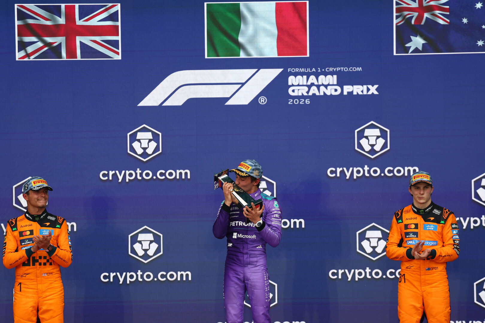 GP MIAMI, The podium (L to R): Lando Norris (GBR) McLaren F1 Team, second; Andrea Kimi Antonelli (ITA) Mercedes AMG Formula One Team, vincitore; Oscar Piastri (AUS) McLaren F1 Team, third.
03.05.2026. Formula 1 World Championship, Rd 4, Miami Grand Prix, Miami, Florida, USA, Gara Day.
- www.xpbimages.com, EMail: requests@xpbimages.com © Copyright: Patching / XPB Images