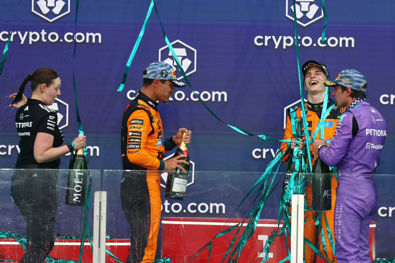 GP MIAMI, The podium: Amy Walker (GBR) Mercedes AMG F1 Formula One Team Trackside Operations Engineer; Lando Norris (GBR) McLaren F1 Team, second; Andrea Kimi Antonelli (ITA) Mercedes AMG Formula One Team, vincitore; Oscar Piastri (AUS) McLaren F1 Team, third.
03.05.2026. Formula 1 World Championship, Rd 4, Miami Grand Prix, Miami, Florida, USA, Gara Day.
- www.xpbimages.com, EMail: requests@xpbimages.com © Copyright: Patching / XPB Images