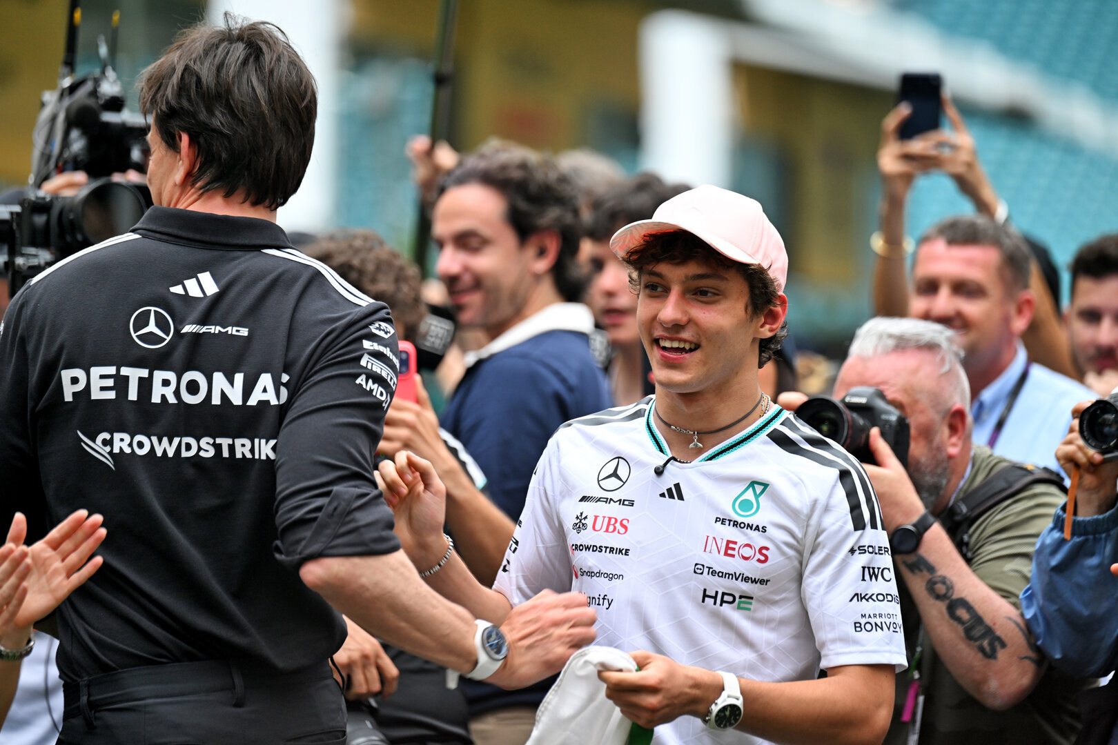 GP MIAMI, Gara winner Andrea Kimi Antonelli (ITA) Mercedes AMG Formula One Team celebrates with the team.
03.05.2026. Formula 1 World Championship, Rd 4, Miami Grand Prix, Miami, Florida, USA, Gara Day.
- www.xpbimages.com, EMail: requests@xpbimages.com © Copyright: Price / XPB Images