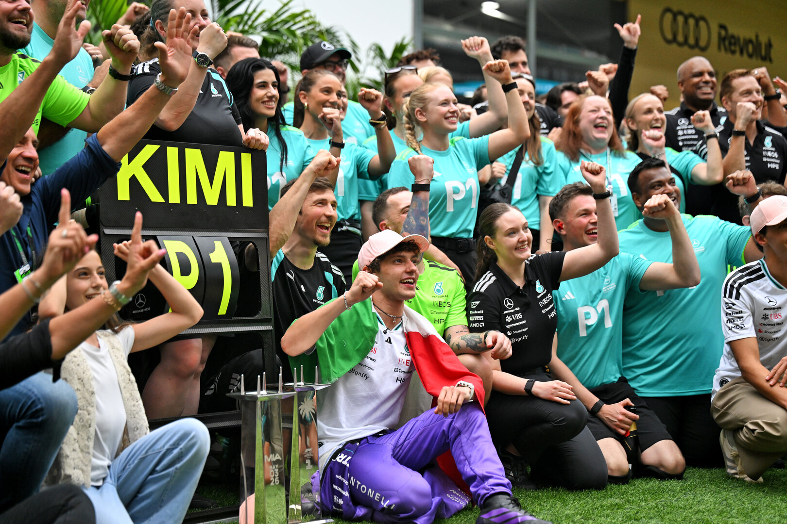 GP MIAMI, Gara winner Andrea Kimi Antonelli (ITA) Mercedes AMG Formula One Team celebrates with the team.
03.05.2026. Formula 1 World Championship, Rd 4, Miami Grand Prix, Miami, Florida, USA, Gara Day.
- www.xpbimages.com, EMail: requests@xpbimages.com © Copyright: Price / XPB Images