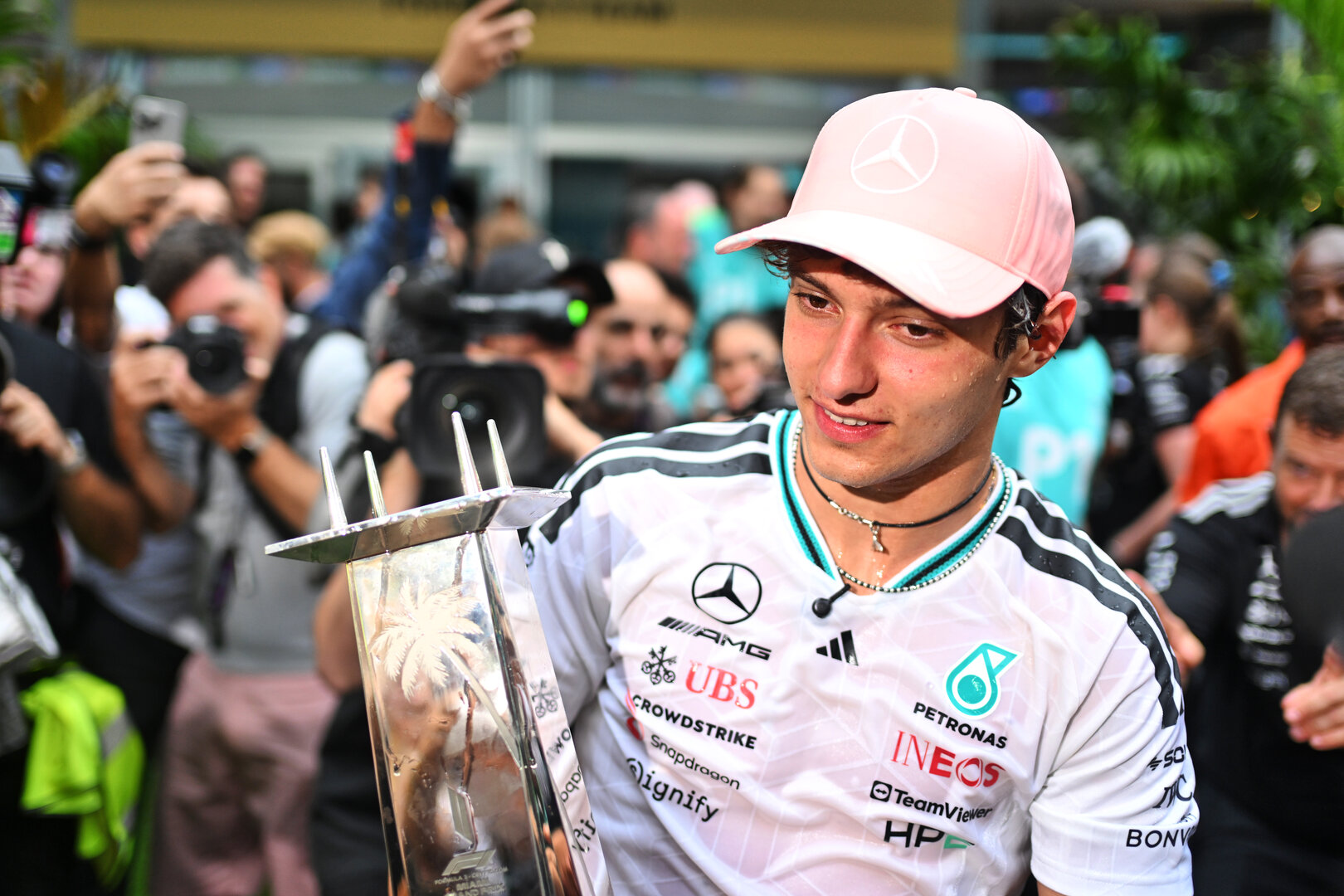 GP MIAMI, Gara winner Andrea Kimi Antonelli (ITA) Mercedes AMG Formula One Team celebrates with the team.
03.05.2026. Formula 1 World Championship, Rd 4, Miami Grand Prix, Miami, Florida, USA, Gara Day.
- www.xpbimages.com, EMail: requests@xpbimages.com © Copyright: Price / XPB Images