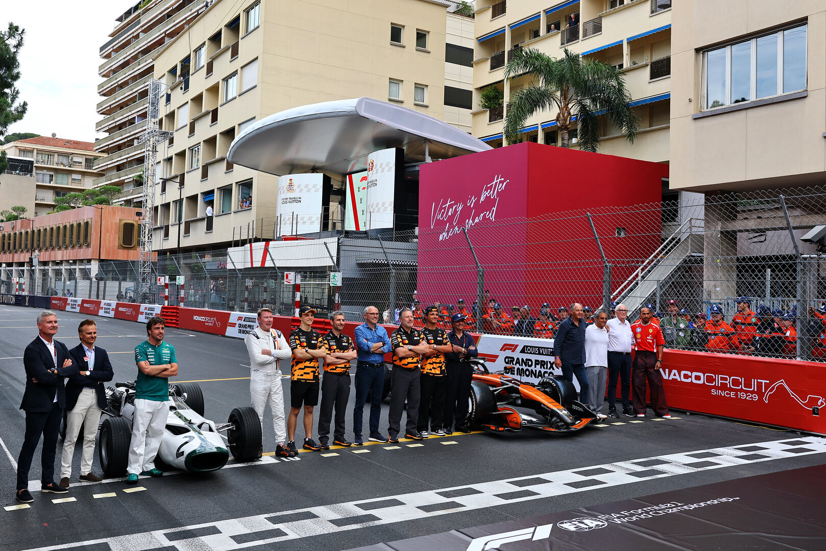 GP MONACO, McLaren F1 Team celebrates its 1000th GP (L to R): David Coulthard (GBR); Heikki Kovalainen (FIN); Fernando Alonso (ESP) Aston Martin F1 Team; Mika Hakkinen (FIN); Oscar Piastri (AUS) McLaren F1 Team; Andrea Stella (ITA) McLaren F1 Team Team Principal; Stefano Domenicali (ITA) Formula One President e CEO; Zak Brown (USA) McLaren F1 Team Executive Director; Lando Norris (GBR) McLaren F1 Team; Emerson Fittipaldi (BRA);  Gerhard Berger (AUT); Juan Pablo Montoya (COL); John Watson (GBR); Lewis Hamilton (GBR) Ferrari.
04.06.2026. Formula 1 World Championship, Rd 6, Monaco Grand Prix, Monte Carlo, Monaco, Preparation Day.
- www.xpbimages.com, EMail: requests@xpbimages.com © Copyright: XPB Images