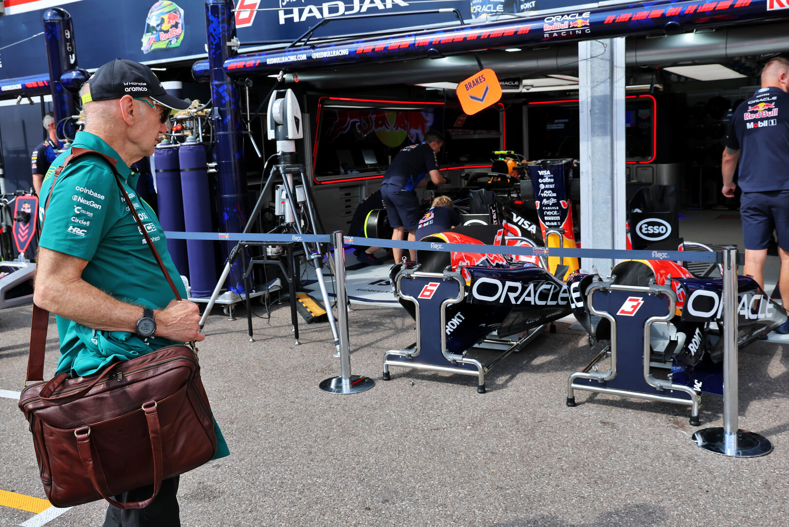 GP MONACO, Adrian Newey (GBR) Aston Martin F1 Team, Team Principal outside the Red Bull Racing pit garage.
05.06.2026. Formula 1 World Championship, Rd 6, Monaco Grand Prix, Monte Carlo, Monaco, Practice Day.
- www.xpbimages.com, EMail: requests@xpbimages.com © Copyright: Batchelor / XPB Images