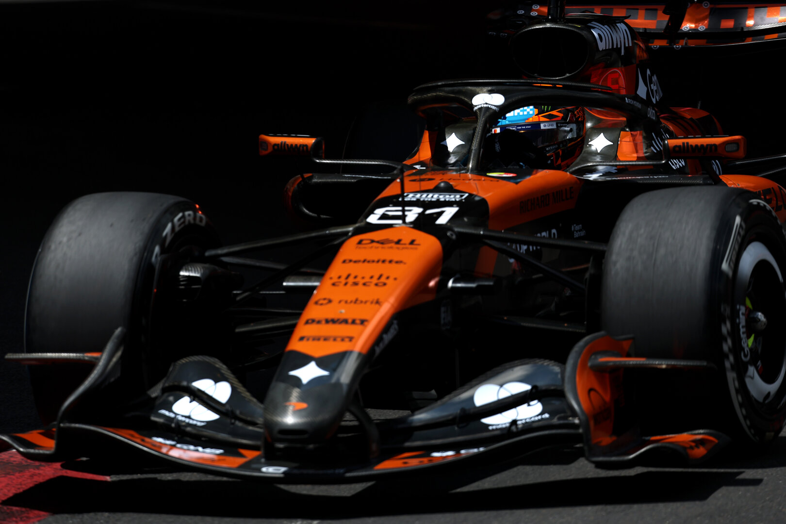 GP MONACO, Oscar Piastri (AUS) McLaren F1 Team MCL40.
05.06.2026. Formula 1 World Championship, Rd 6, Monaco Grand Prix, Monte Carlo, Monaco, Practice Day.
- www.xpbimages.com, EMail: requests@xpbimages.com © Copyright: Charniaux / XPB Images