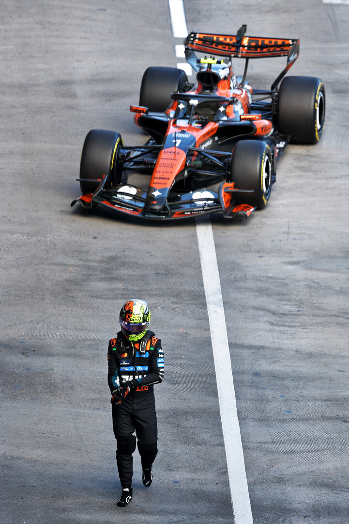 GP MONACO, Lando Norris (GBR) McLaren F1 Team MCL40 stopped in the second practice session.
05.06.2026. Formula 1 World Championship, Rd 6, Monaco Grand Prix, Monte Carlo, Monaco, Practice Day.
- www.xpbimages.com, EMail: requests@xpbimages.com © Copyright: Charniaux / XPB Images
