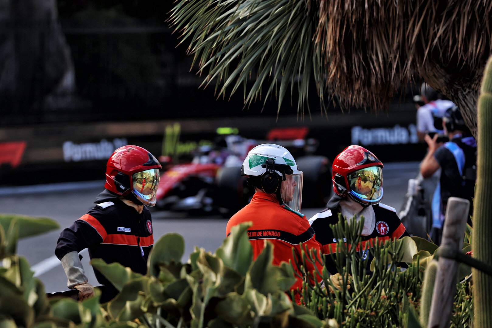 GP MONACO, Marshals passed by Lewis Hamilton (GBR) Ferrari SF-26.
05.06.2026. Formula 1 World Championship, Rd 6, Monaco Grand Prix, Monte Carlo, Monaco, Practice Day.
- www.xpbimages.com, EMail: requests@xpbimages.com © Copyright: Rew / XPB Images