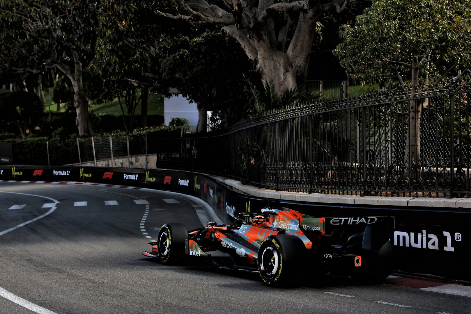 GP MONACO, Oscar Piastri (AUS) McLaren F1 Team MCL40.
05.06.2026. Formula 1 World Championship, Rd 6, Monaco Grand Prix, Monte Carlo, Monaco, Practice Day.
- www.xpbimages.com, EMail: requests@xpbimages.com © Copyright: Bearne / XPB Images