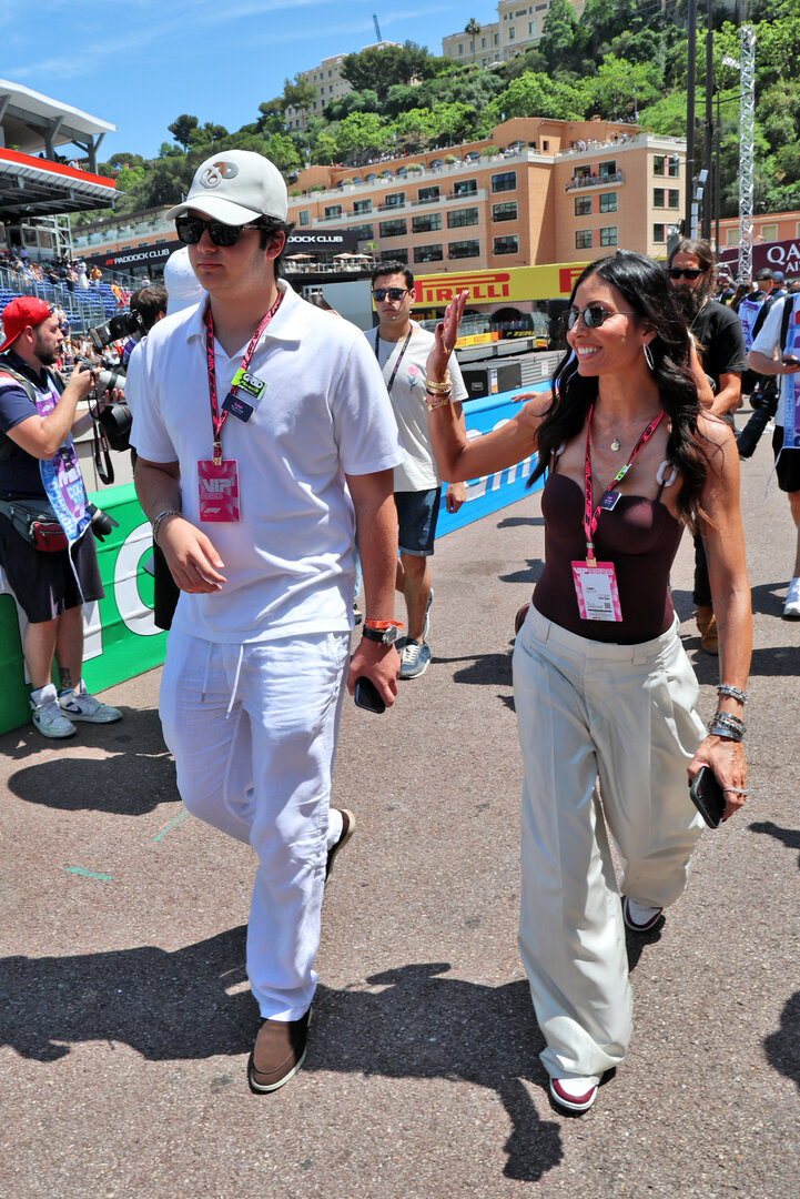GP MONACO, (L to R): Nathan Falco Briatore (ITA) with his mother Elisabetta Gregoraci (ITA).
07.06.2026. Formula 1 World Championship, Rd 6, Monaco Grand Prix, Monte Carlo, Monaco, Gara Day.
- www.xpbimages.com, EMail: requests@xpbimages.com © Copyright: Batchelor / XPB Images