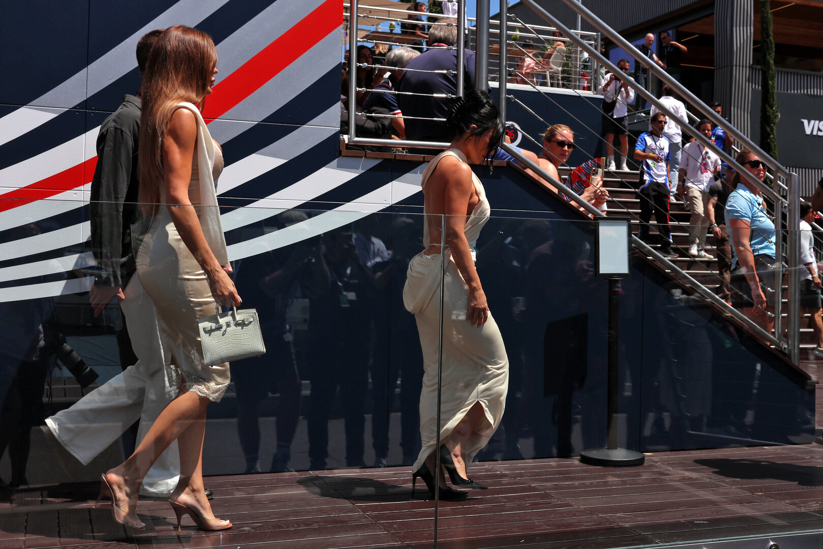 GP MONACO, (L to R): Khloe Kardashian (USA) with Kim Kardashian (USA).
07.06.2026. Formula 1 World Championship, Rd 6, Monaco Grand Prix, Monte Carlo, Monaco, Gara Day.
- www.xpbimages.com, EMail: requests@xpbimages.com © Copyright: Rew / XPB Images