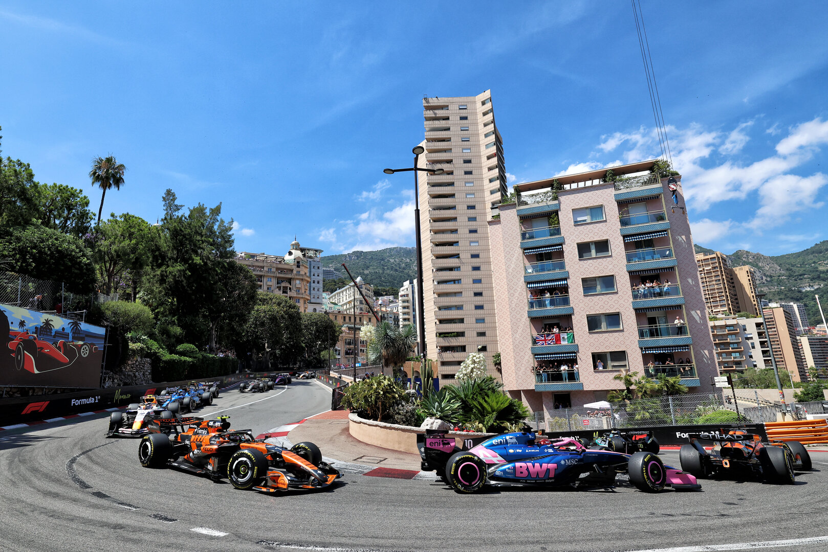 GP MONACO, Pierre Gasly (FRA) Alpine F1 Team A526 e Lando Norris (GBR) McLaren F1 Team MCL40 at the partenza of the race.
07.06.2026. Formula 1 World Championship, Rd 6, Monaco Grand Prix, Monte Carlo, Monaco, Gara Day.
- www.xpbimages.com, EMail: requests@xpbimages.com © Copyright: Rew / XPB Images