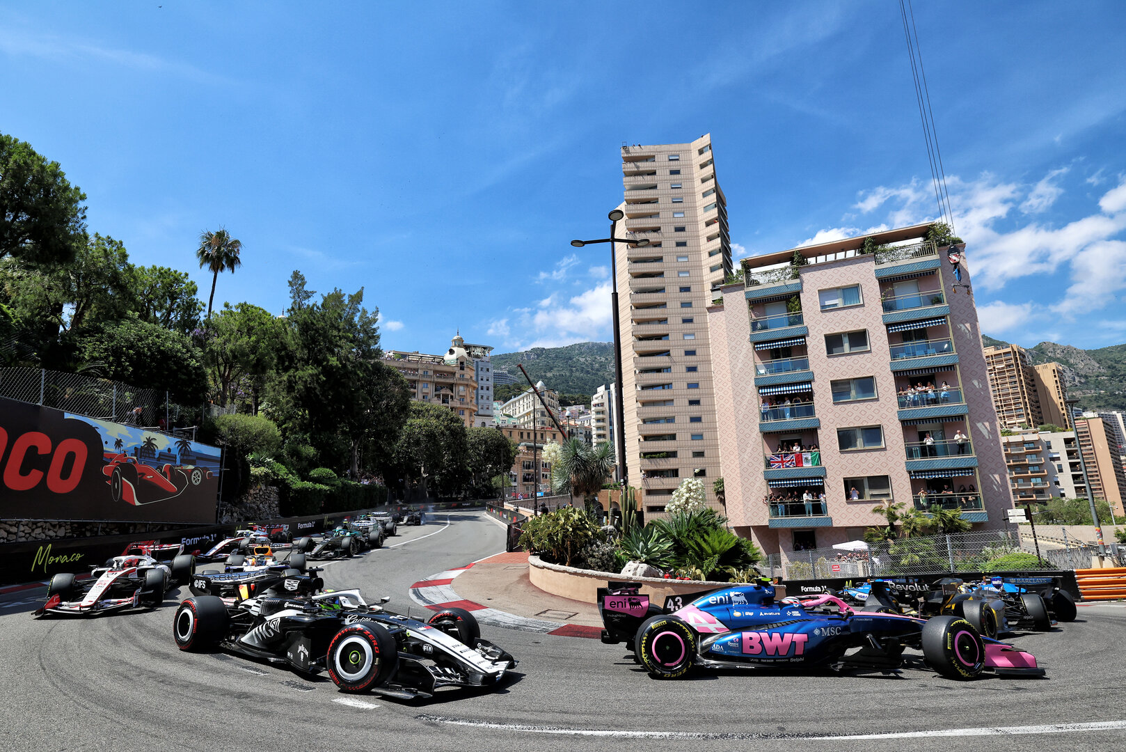 GP MONACO, Franco Colapinto (ARG) Alpine F1 Team A526 e Sergio Perez (MEX) Cadillac Formula 1 Team MAC-26 at the partenza of the race.
07.06.2026. Formula 1 World Championship, Rd 6, Monaco Grand Prix, Monte Carlo, Monaco, Gara Day.
- www.xpbimages.com, EMail: requests@xpbimages.com © Copyright: Rew / XPB Images
