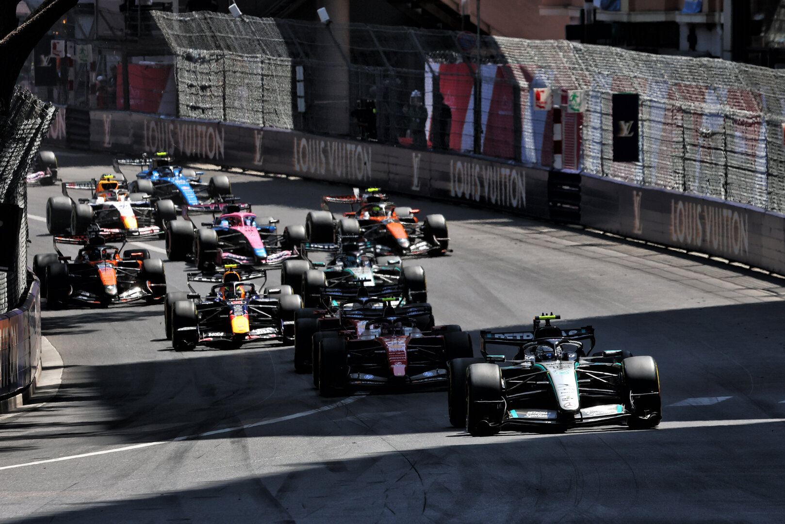 GP MONACO, Andrea Kimi Antonelli (ITA) Mercedes AMG Formula One Team W17 davanti a at the partenza of the race.
07.06.2026. Formula 1 World Championship, Rd 6, Monaco Grand Prix, Monte Carlo, Monaco, Gara Day.
- www.xpbimages.com, EMail: requests@xpbimages.com © Copyright: Charniaux / XPB Images