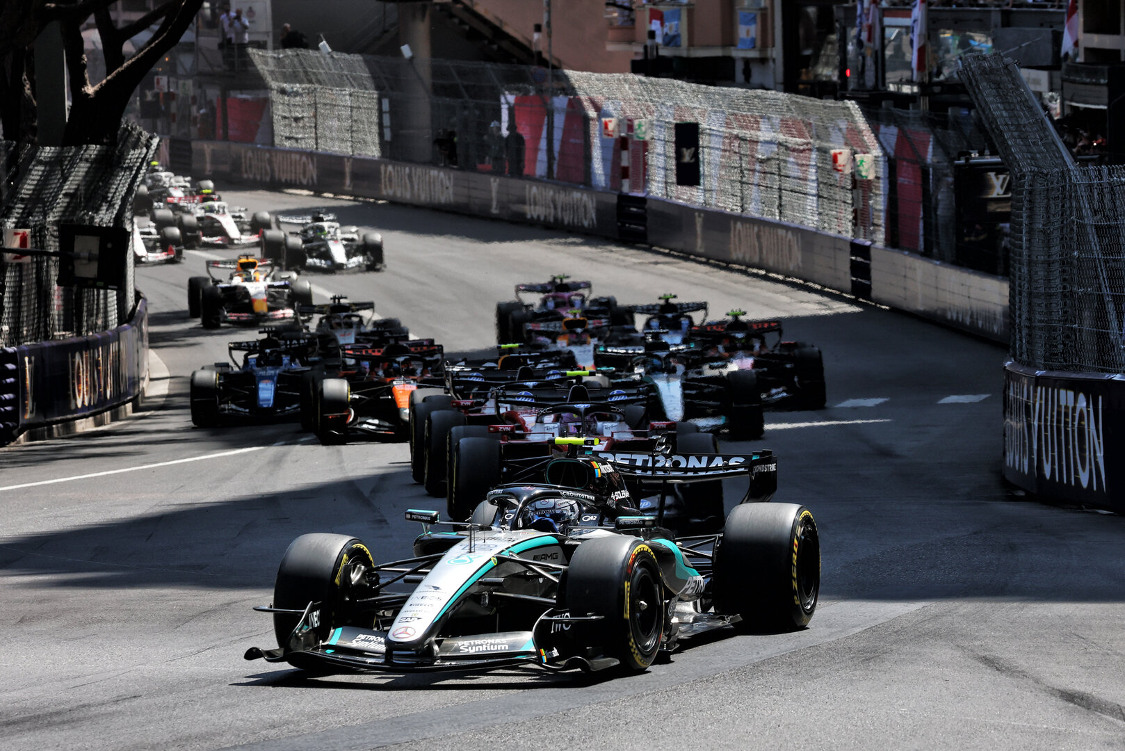 GP MONACO, Andrea Kimi Antonelli (ITA) Mercedes AMG Formula One Team W17 davanti a at the partenza of the race.
07.06.2026. Formula 1 World Championship, Rd 6, Monaco Grand Prix, Monte Carlo, Monaco, Gara Day.
- www.xpbimages.com, EMail: requests@xpbimages.com © Copyright: Charniaux / XPB Images