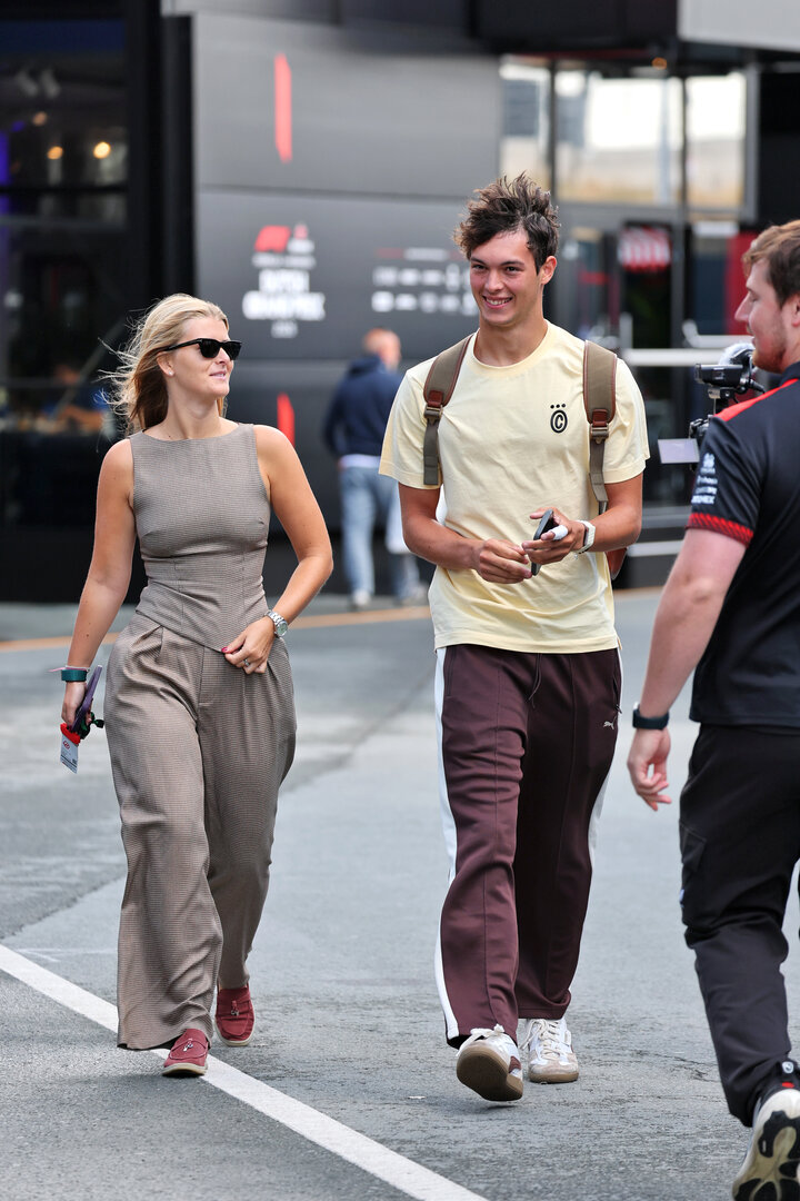 GP OLANDA, Oliver Bearman (GBR) Haas F1 Team with Domenica Alicia Torriani.
20.08.2026. Formula 1 World Championship, Rd 12, Dutch Grand Prix, Zandvoort, Netherlands, Preparation Day.
- www.xpbimages.com, EMail: requests@xpbimages.com © Copyright: Moy / XPB Images