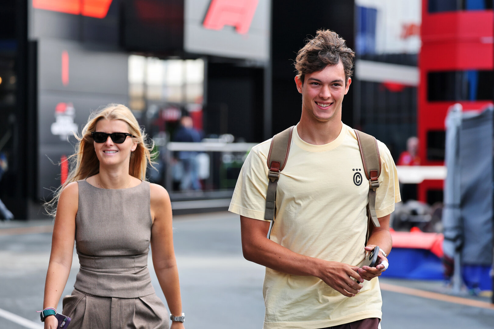 GP OLANDA, Oliver Bearman (GBR) Haas F1 Team with Domenica Alicia Torriani.
20.08.2026. Formula 1 World Championship, Rd 12, Dutch Grand Prix, Zandvoort, Netherlands, Preparation Day.
- www.xpbimages.com, EMail: requests@xpbimages.com © Copyright: Moy / XPB Images