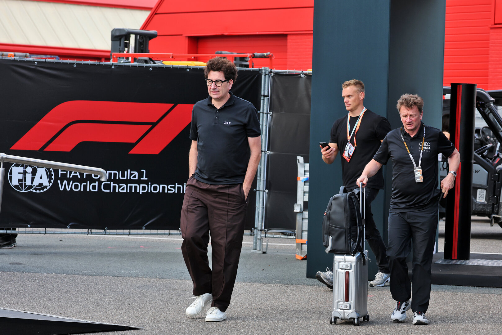 GP OLANDA, (L to R): Mattia Binotto (ITA) Audi F1 Team Motorsport Chief Operating e Chief Technical Officer e Allan McNish (GBR) Audi F1 Team Racing Director.
20.08.2026. Formula 1 World Championship, Rd 12, Dutch Grand Prix, Zandvoort, Netherlands, Preparation Day.
- www.xpbimages.com, EMail: requests@xpbimages.com © Copyright: Moy / XPB Images