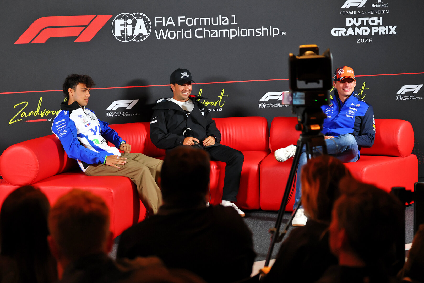 GP OLANDA, (L to R): Arvid Lindblad (GBR) Racing Bulls Formula One Team; Sergio Perez (MEX) Cadillac Formula 1 Team; e Max Verstappen (NLD) Red Bull Racing, in the FIA Press Conference.
20.08.2026. Formula 1 World Championship, Rd 12, Dutch Grand Prix, Zandvoort, Netherlands, Preparation Day.
- www.xpbimages.com, EMail: requests@xpbimages.com © Copyright: Bearne / XPB Images