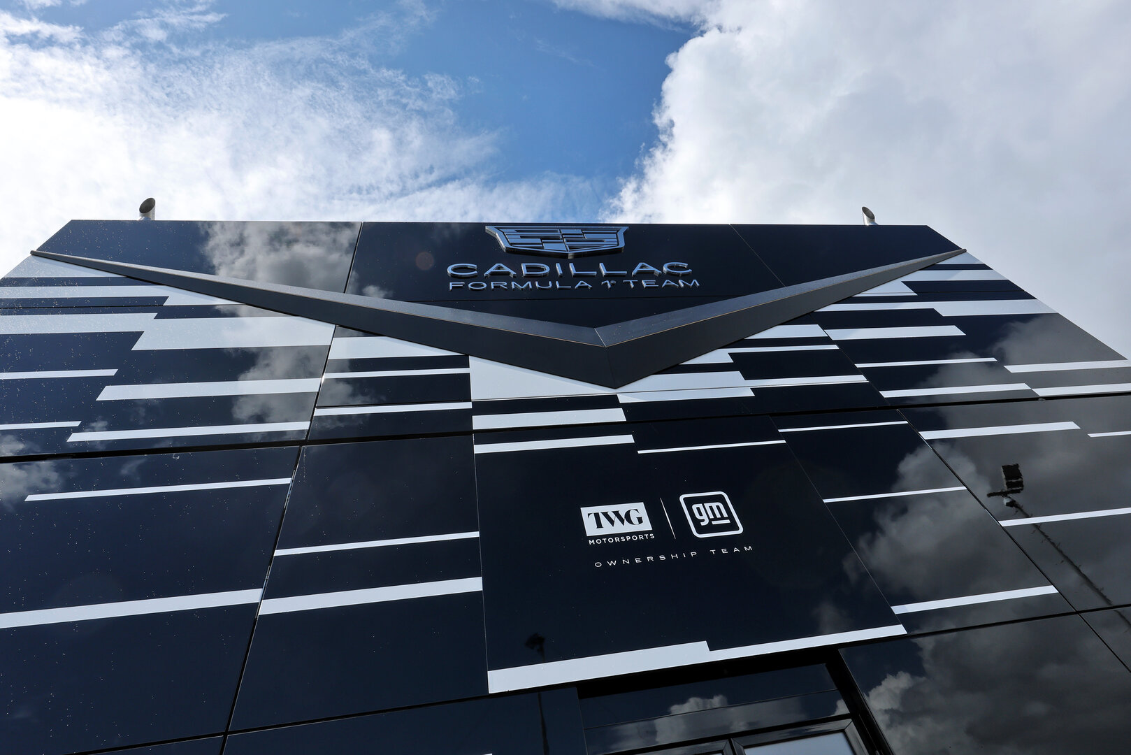 GP OLANDA, Cadillac Formula 1 Team truck in the paddock.
20.08.2026. Formula 1 World Championship, Rd 12, Dutch Grand Prix, Zandvoort, Netherlands, Preparation Day.
- www.xpbimages.com, EMail: requests@xpbimages.com © Copyright: Moy / XPB Images
