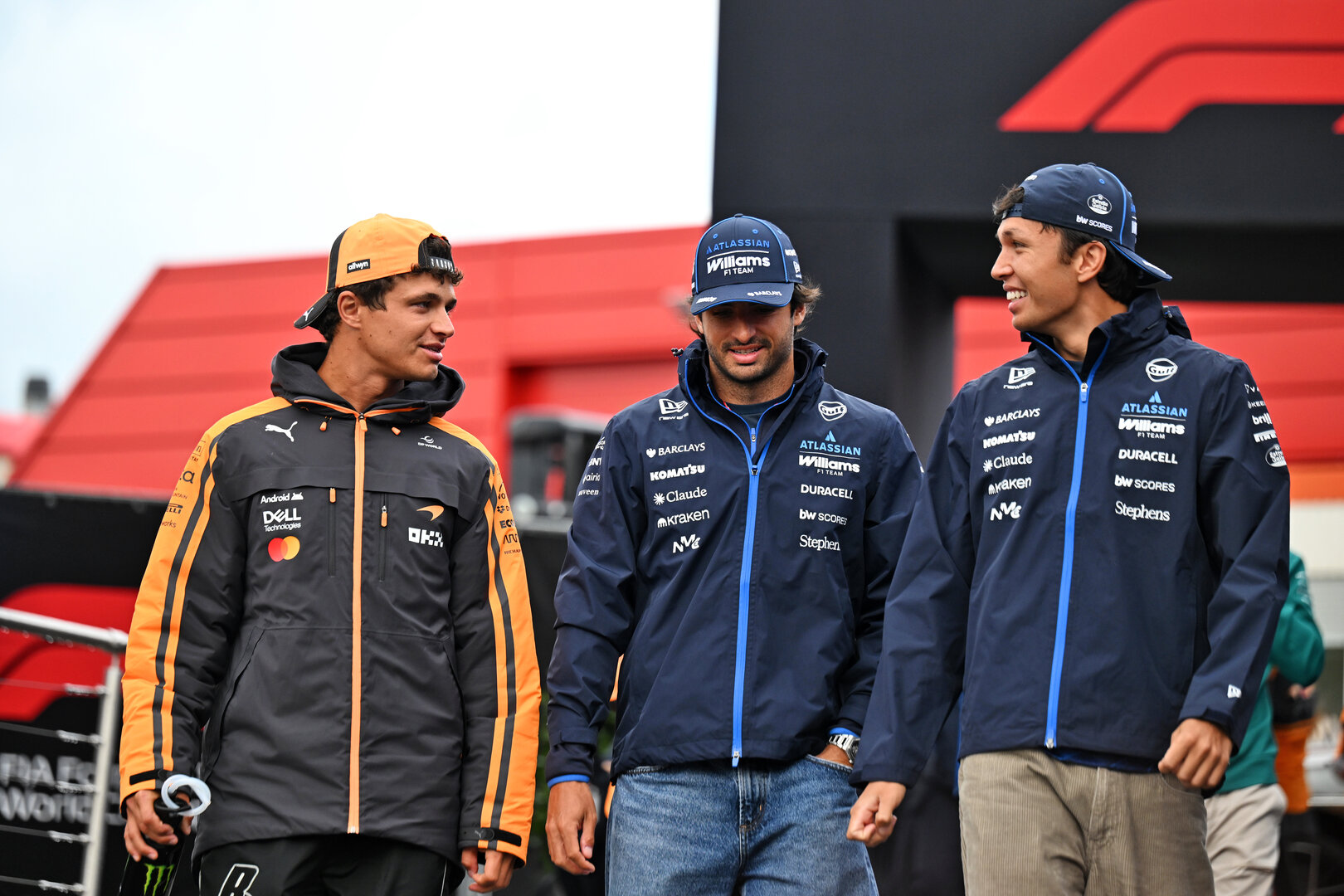 GP OLANDA, (L to R): Lando Norris (GBR) McLaren F1 Team with Carlos Sainz (ESP) Williams F1 Team e Alexander Albon (THA) Williams F1 Team.
21.08.2026. Formula 1 World Championship, Rd 12, Dutch Grand Prix, Zandvoort, Netherlands, Sprint Qualifiche Day.
- www.xpbimages.com, EMail: requests@xpbimages.com © Copyright: Price / XPB Images
