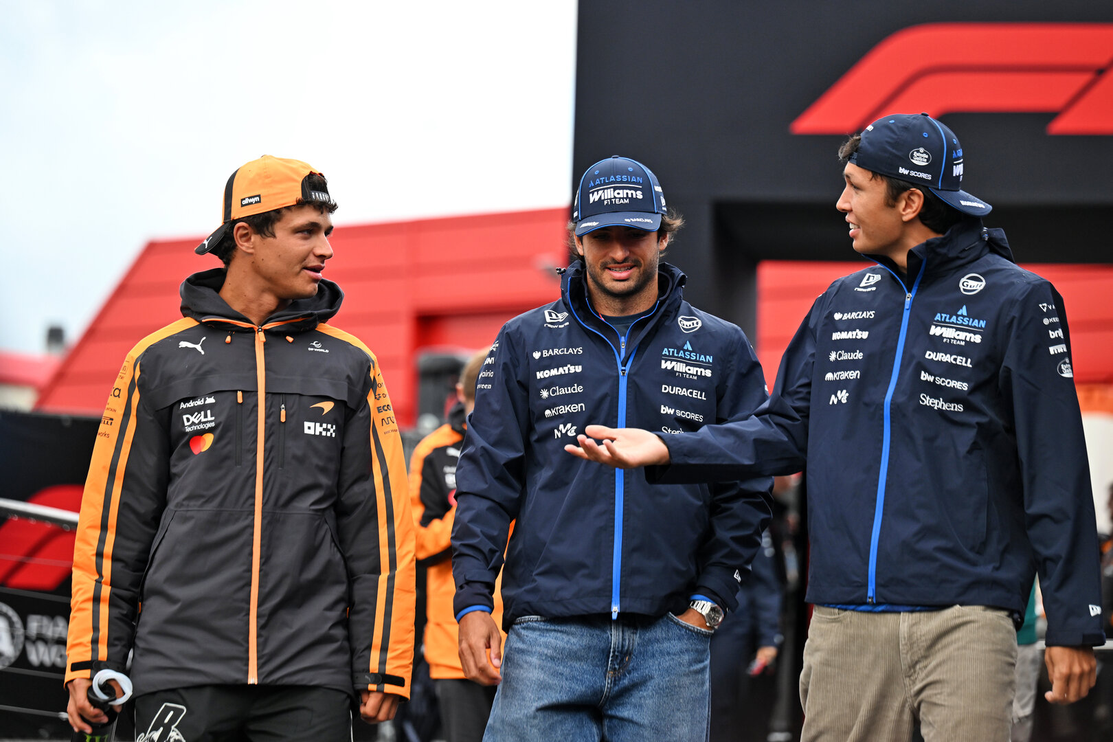 GP OLANDA, (L to R): Lando Norris (GBR) McLaren F1 Team with Carlos Sainz (ESP) Williams F1 Team e Alexander Albon (THA) Williams F1 Team.
21.08.2026. Formula 1 World Championship, Rd 12, Dutch Grand Prix, Zandvoort, Netherlands, Sprint Qualifiche Day.
- www.xpbimages.com, EMail: requests@xpbimages.com © Copyright: Price / XPB Images