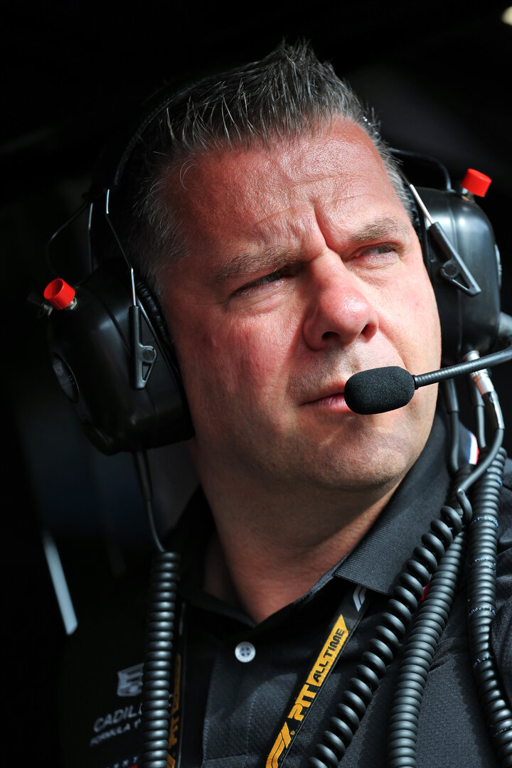GP OLANDA, Peter Crolla (GBR) Cadillac F1 Gara Team Manager.
21.08.2026. Formula 1 World Championship, Rd 12, Dutch Grand Prix, Zandvoort, Netherlands, Sprint Qualifiche Day.
- www.xpbimages.com, EMail: requests@xpbimages.com © Copyright: Batchelor / XPB Images