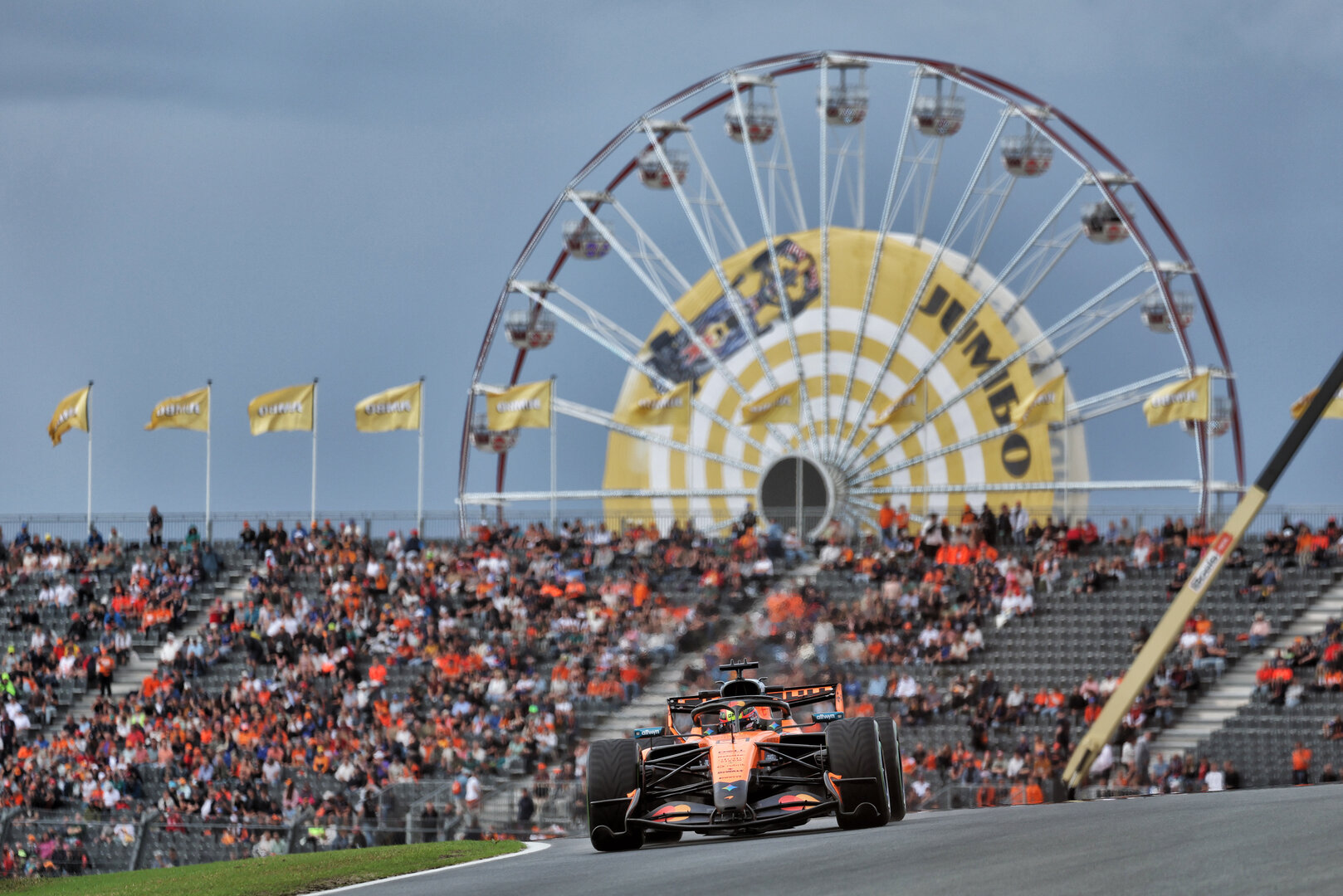 GP OLANDA, Oscar Piastri (AUS) McLaren F1 Team MCL40.
21.08.2026. Formula 1 World Championship, Rd 12, Dutch Grand Prix, Zandvoort, Netherlands, Sprint Qualifiche Day.
- www.xpbimages.com, EMail: requests@xpbimages.com © Copyright: Moy / XPB Images