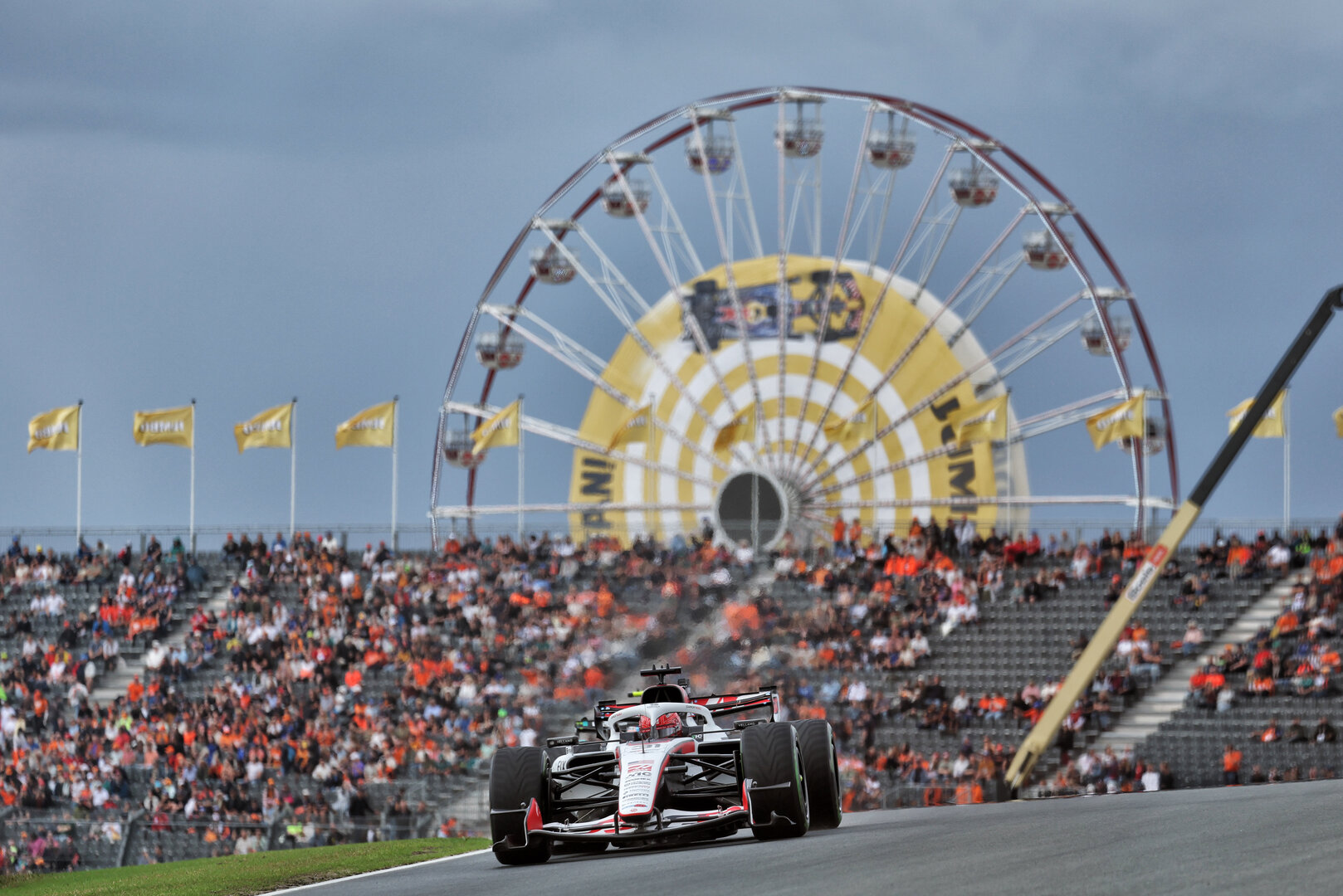 GP OLANDA, Esteban Ocon (FRA) Haas F1 Team VF-26.
21.08.2026. Formula 1 World Championship, Rd 12, Dutch Grand Prix, Zandvoort, Netherlands, Sprint Qualifiche Day.
- www.xpbimages.com, EMail: requests@xpbimages.com © Copyright: Moy / XPB Images