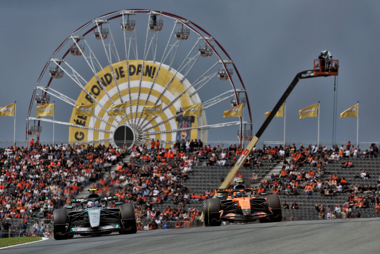 GP OLANDA, Andrea Kimi Antonelli (ITA) Mercedes AMG Formula One Team W17 e Lando Norris (GBR) McLaren F1 Team MCL40.
21.08.2026. Formula 1 World Championship, Rd 12, Dutch Grand Prix, Zandvoort, Netherlands, Sprint Qualifiche Day.
- www.xpbimages.com, EMail: requests@xpbimages.com © Copyright: Moy / XPB Images