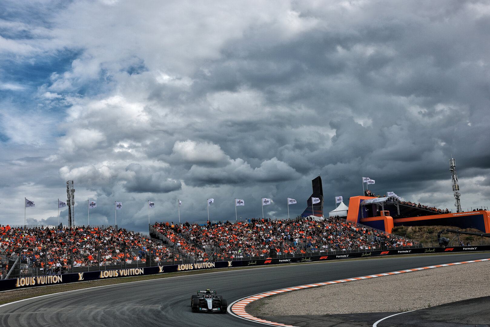 GP OLANDA, Andrea Kimi Antonelli (ITA) Mercedes AMG Formula One Team W17.
21.08.2026. Formula 1 World Championship, Rd 12, Dutch Grand Prix, Zandvoort, Netherlands, Sprint Qualifiche Day.
- www.xpbimages.com, EMail: requests@xpbimages.com © Copyright: Charniaux / XPB Images