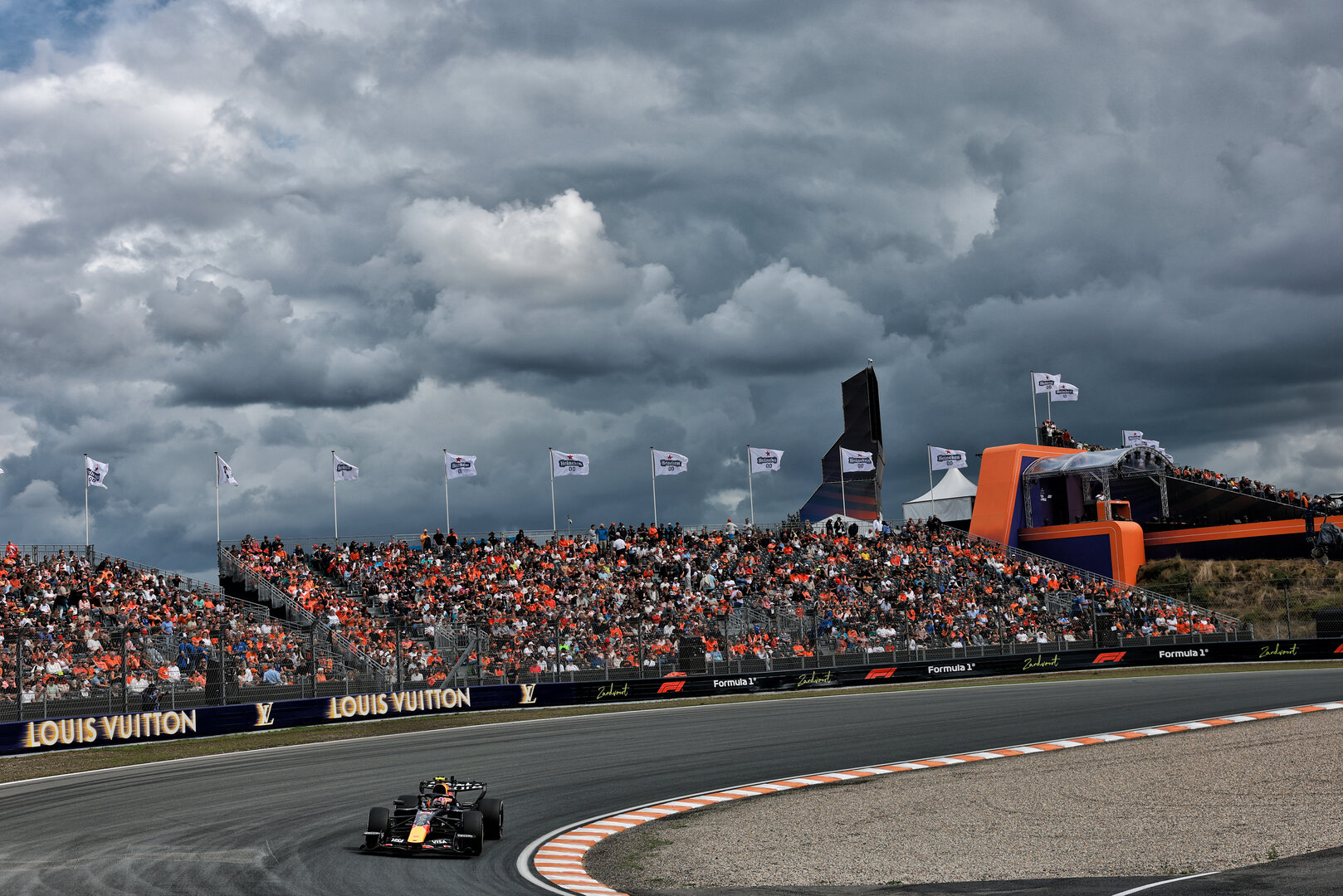GP OLANDA, Liam Lawson (NZL) Red Bull Racing RB22.
21.08.2026. Formula 1 World Championship, Rd 12, Dutch Grand Prix, Zandvoort, Netherlands, Sprint Qualifiche Day.
- www.xpbimages.com, EMail: requests@xpbimages.com © Copyright: Charniaux / XPB Images