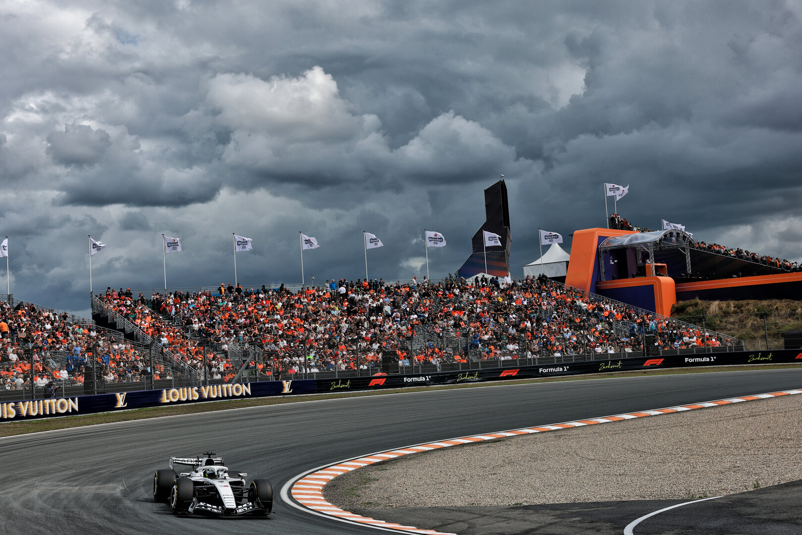 GP OLANDA, Sergio Perez (MEX) Cadillac Formula 1 Team MAC-26.
21.08.2026. Formula 1 World Championship, Rd 12, Dutch Grand Prix, Zandvoort, Netherlands, Sprint Qualifiche Day.
- www.xpbimages.com, EMail: requests@xpbimages.com © Copyright: Charniaux / XPB Images