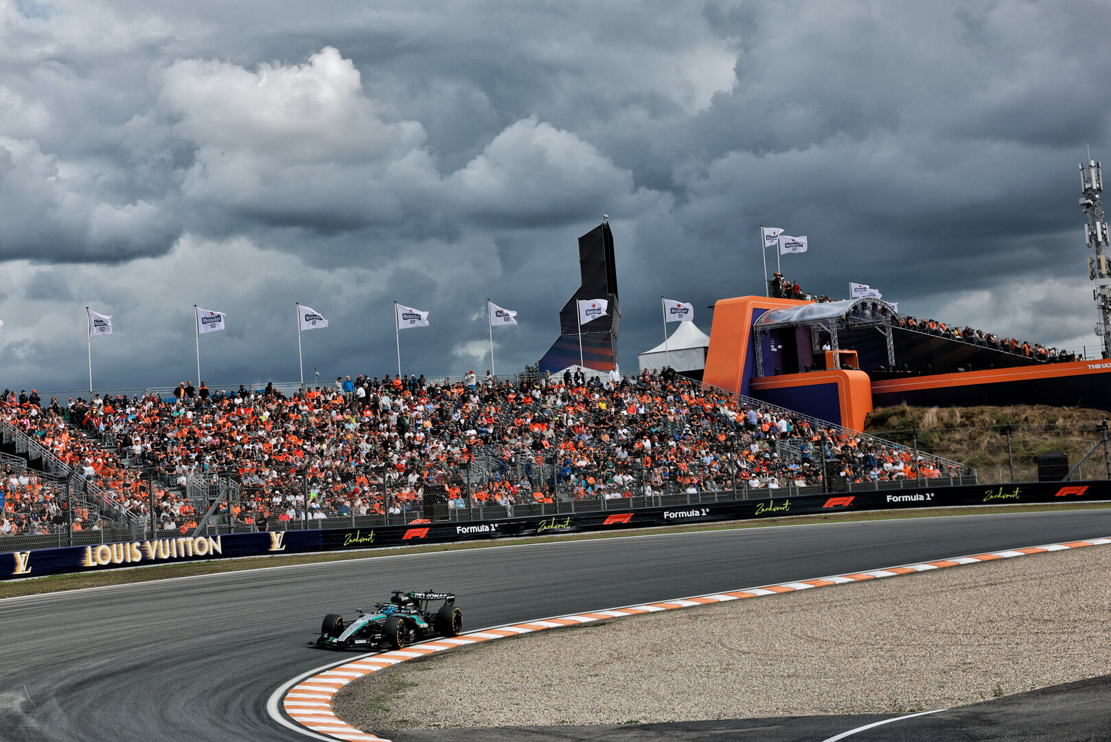 GP OLANDA, George Russell (GBR) Mercedes AMG Formula One Team W17.
21.08.2026. Formula 1 World Championship, Rd 12, Dutch Grand Prix, Zandvoort, Netherlands, Sprint Qualifiche Day.
- www.xpbimages.com, EMail: requests@xpbimages.com © Copyright: Charniaux / XPB Images