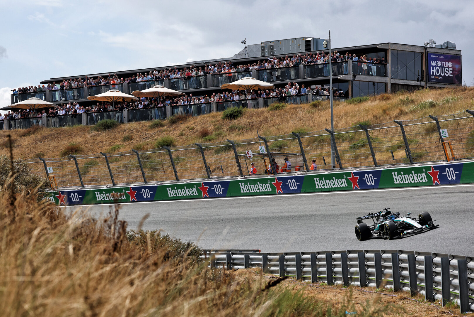 GP OLANDA, George Russell (GBR) Mercedes AMG Formula One Team W17.
21.08.2026. Formula 1 World Championship, Rd 12, Dutch Grand Prix, Zandvoort, Netherlands, Sprint Qualifiche Day.
- www.xpbimages.com, EMail: requests@xpbimages.com © Copyright: Bearne / XPB Images