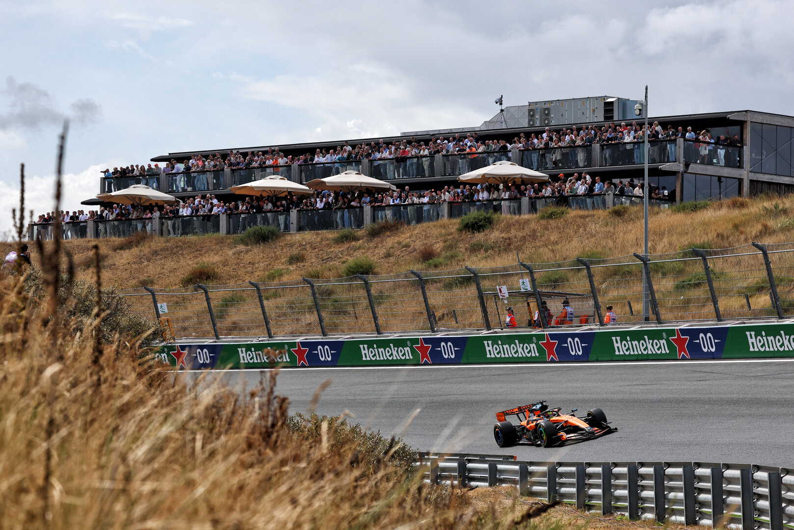 GP OLANDA, Oscar Piastri (AUS) McLaren F1 Team MCL40.
21.08.2026. Formula 1 World Championship, Rd 12, Dutch Grand Prix, Zandvoort, Netherlands, Sprint Qualifiche Day.
- www.xpbimages.com, EMail: requests@xpbimages.com © Copyright: Bearne / XPB Images