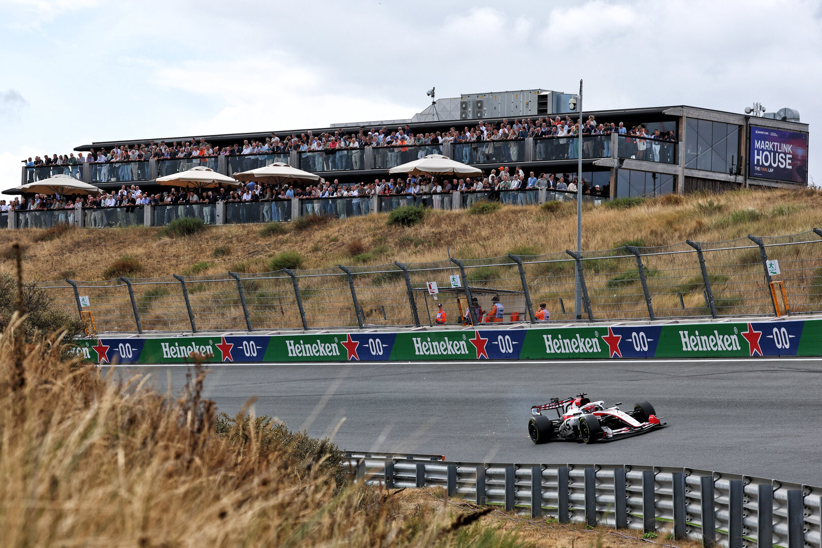 GP OLANDA, Esteban Ocon (FRA) Haas F1 Team VF-26.
21.08.2026. Formula 1 World Championship, Rd 12, Dutch Grand Prix, Zandvoort, Netherlands, Sprint Qualifiche Day.
- www.xpbimages.com, EMail: requests@xpbimages.com © Copyright: Bearne / XPB Images