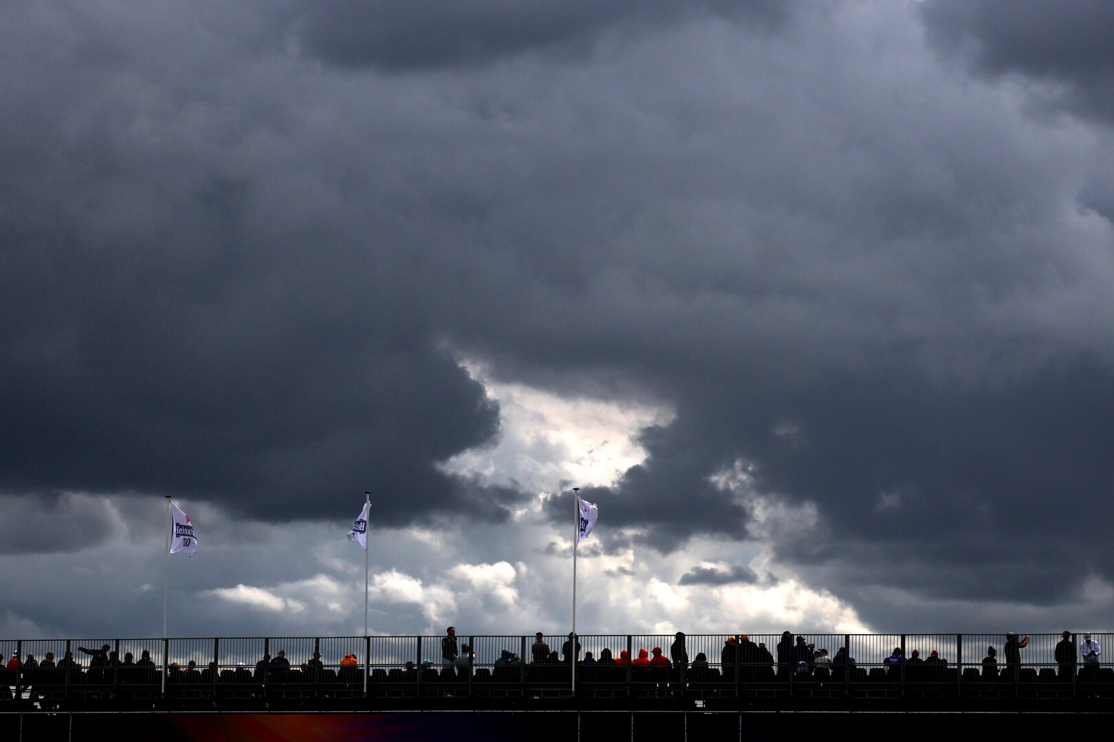 GP OLANDA, Circuit Atmosfera - fans in the grandstand.
21.08.2026. Formula 1 World Championship, Rd 12, Dutch Grand Prix, Zandvoort, Netherlands, Sprint Qualifiche Day.
- www.xpbimages.com, EMail: requests@xpbimages.com © Copyright: Moy / XPB Images