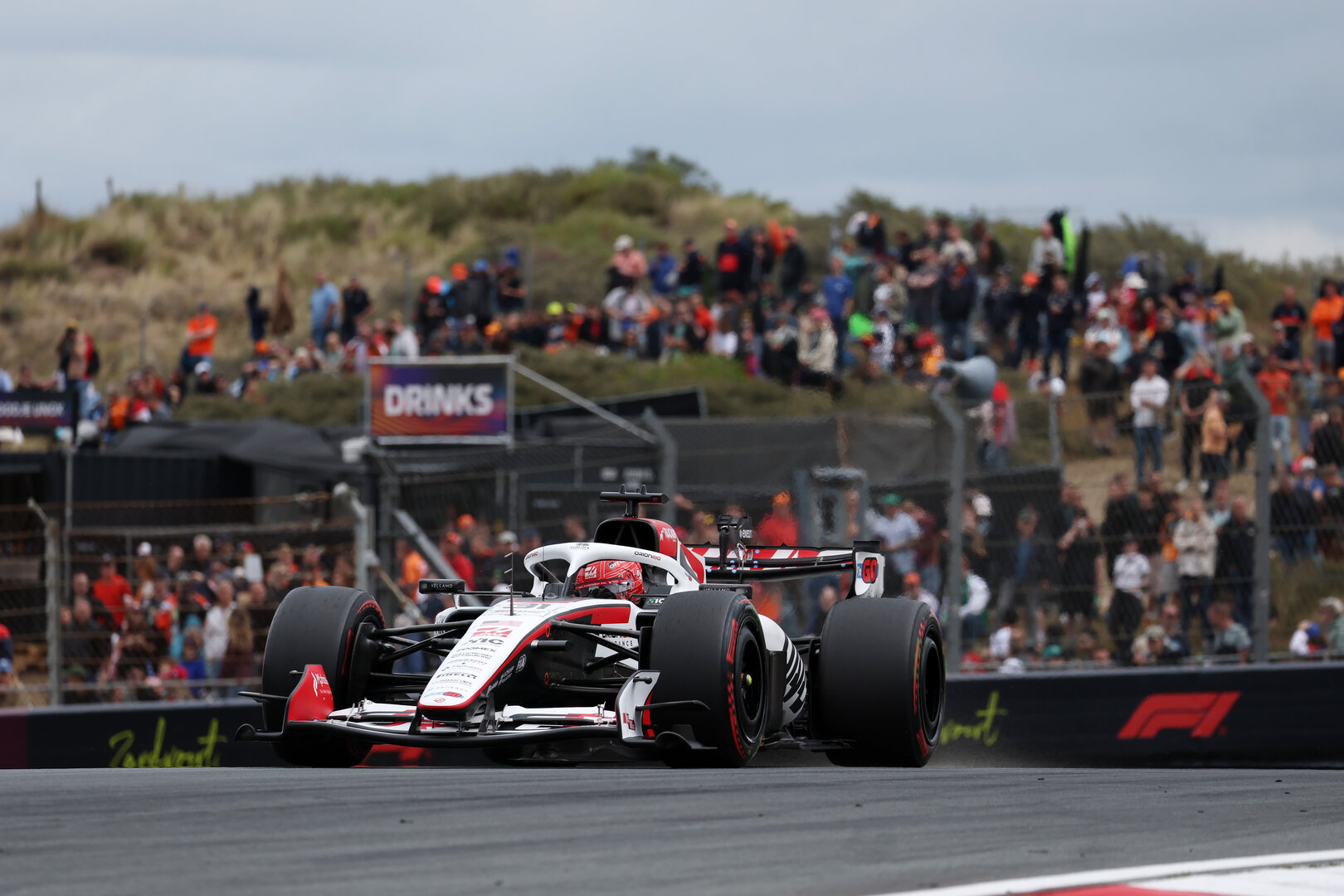 GP OLANDA, Esteban Ocon (FRA) Haas F1 Team VF-26.
21.08.2026. Formula 1 World Championship, Rd 12, Dutch Grand Prix, Zandvoort, Netherlands, Sprint Qualifiche Day.
- www.xpbimages.com, EMail: requests@xpbimages.com © Copyright: Moy / XPB Images