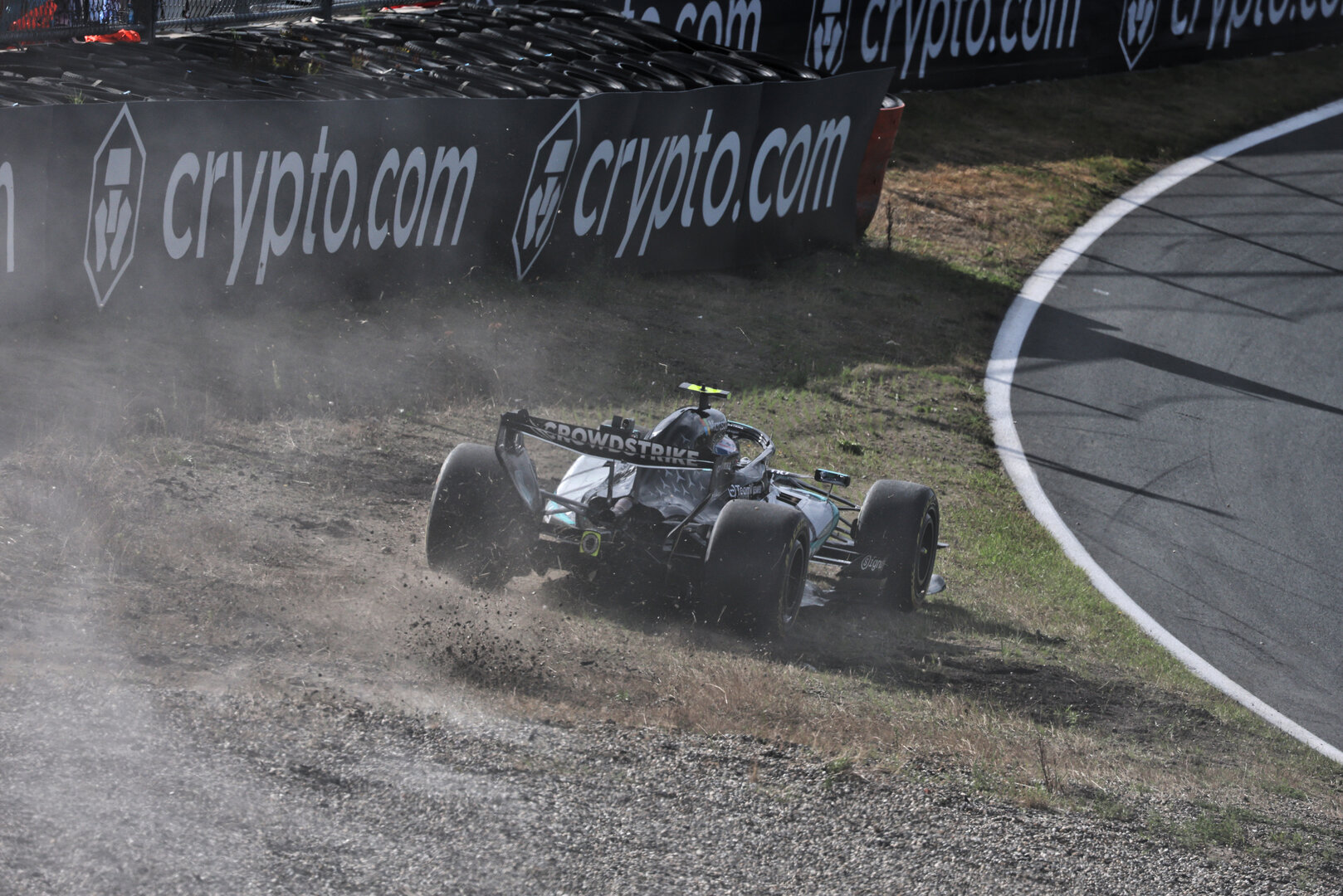 GP OLANDA, Andrea Kimi Antonelli (ITA) Mercedes AMG Formula One Team W17 runs wide.
21.08.2026. Formula 1 World Championship, Rd 12, Dutch Grand Prix, Zandvoort, Netherlands, Sprint Qualifiche Day.
- www.xpbimages.com, EMail: requests@xpbimages.com © Copyright: Moy / XPB Images