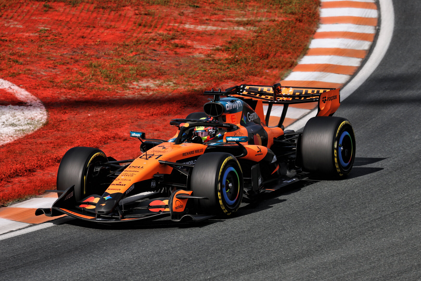 GP OLANDA, Oscar Piastri (AUS) McLaren F1 Team MCL40.
21.08.2026. Formula 1 World Championship, Rd 12, Dutch Grand Prix, Zandvoort, Netherlands, Sprint Qualifiche Day.
- www.xpbimages.com, EMail: requests@xpbimages.com © Copyright: Moy / XPB Images