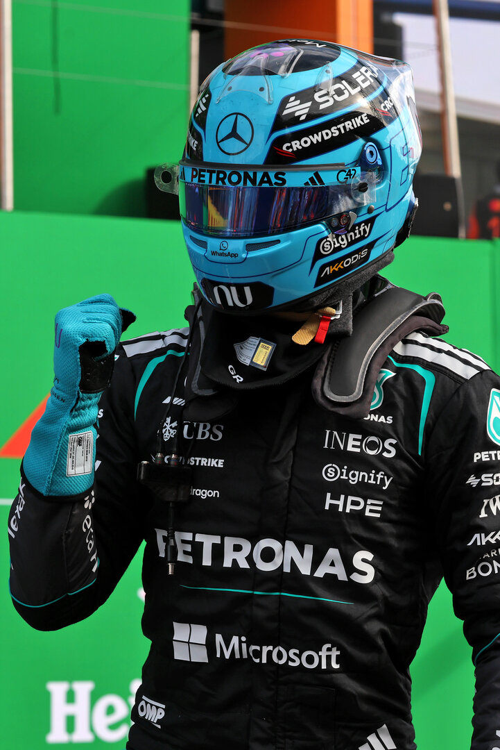 GP OLANDA, George Russell (GBR) Mercedes AMG Formula One Team celebrates his pole position in Sprint parc ferme.
21.08.2026. Formula 1 World Championship, Rd 12, Dutch Grand Prix, Zandvoort, Netherlands, Sprint Qualifiche Day.
- www.xpbimages.com, EMail: requests@xpbimages.com © Copyright: Batchelor / XPB Images