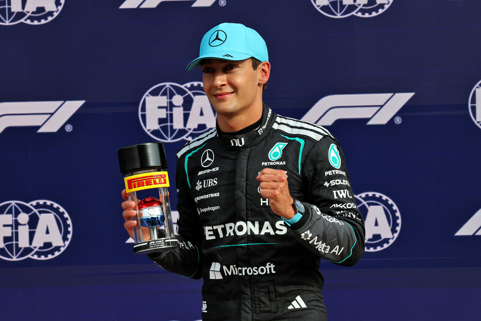 GP OLANDA, George Russell (GBR) Mercedes AMG Formula One Team celebrates his pole position in Sprint parc ferme.
21.08.2026. Formula 1 World Championship, Rd 12, Dutch Grand Prix, Zandvoort, Netherlands, Sprint Qualifiche Day.
- www.xpbimages.com, EMail: requests@xpbimages.com © Copyright: Batchelor / XPB Images