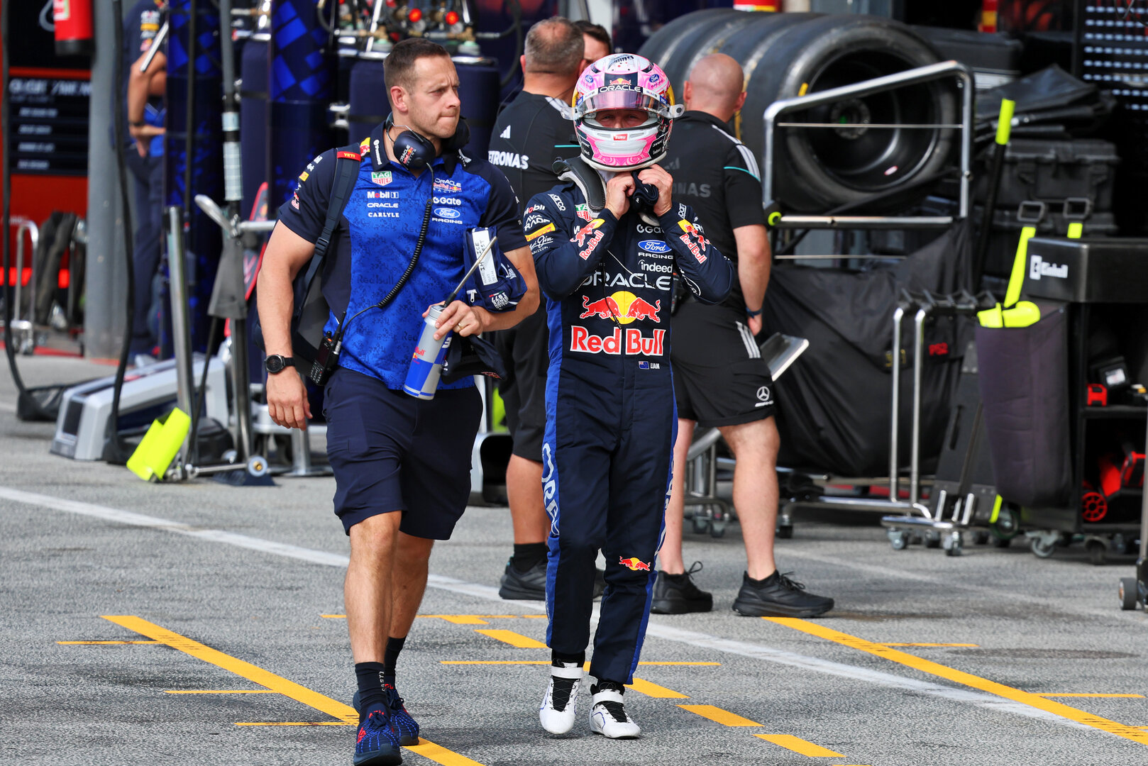 GP OLANDA, (L to R): Declan Foley (GBR) Red Bull Racing Formula One Team Performance Coach with Liam Lawson (NZL) Red Bull Racing.
21.08.2026. Formula 1 World Championship, Rd 12, Dutch Grand Prix, Zandvoort, Netherlands, Sprint Qualifiche Day.
- www.xpbimages.com, EMail: requests@xpbimages.com © Copyright: Batchelor / XPB Images