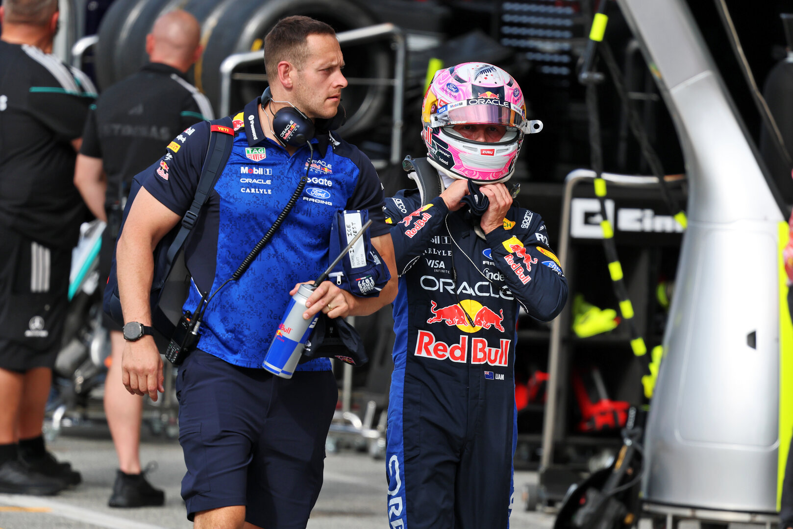GP OLANDA, (L to R): Declan Foley (GBR) Red Bull Racing Formula One Team Performance Coach with Liam Lawson (NZL) Red Bull Racing.
21.08.2026. Formula 1 World Championship, Rd 12, Dutch Grand Prix, Zandvoort, Netherlands, Sprint Qualifiche Day.
- www.xpbimages.com, EMail: requests@xpbimages.com © Copyright: Batchelor / XPB Images