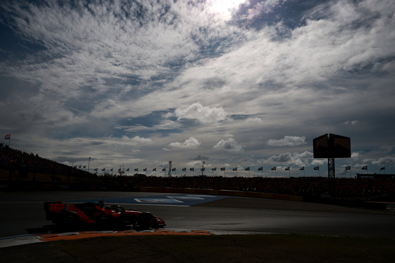 GP OLANDA, Lando Norris (GBR) McLaren F1 Team MCL40.
21.08.2026. Formula 1 World Championship, Rd 12, Dutch Grand Prix, Zandvoort, Netherlands, Sprint Qualifiche Day.
- www.xpbimages.com, EMail: requests@xpbimages.com © Copyright: Charniaux / XPB Images