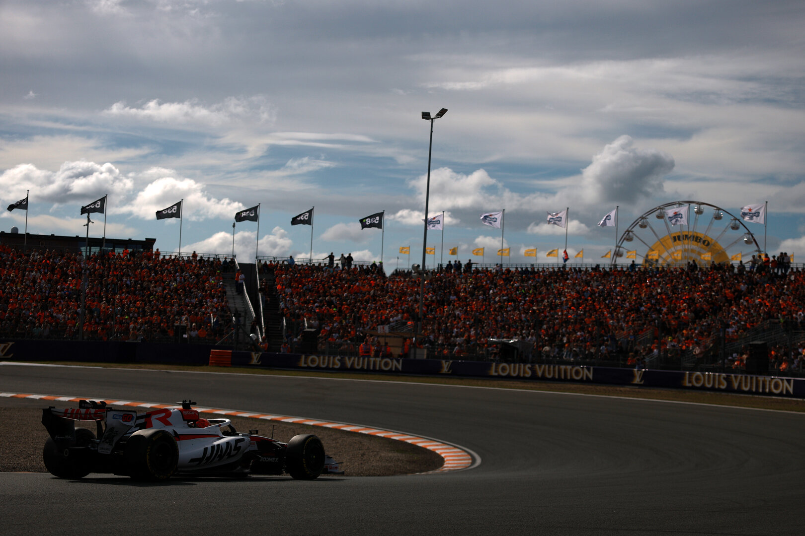 GP OLANDA, Esteban Ocon (FRA) Haas F1 Team VF-26.
21.08.2026. Formula 1 World Championship, Rd 12, Dutch Grand Prix, Zandvoort, Netherlands, Sprint Qualifiche Day.
- www.xpbimages.com, EMail: requests@xpbimages.com © Copyright: Charniaux / XPB Images